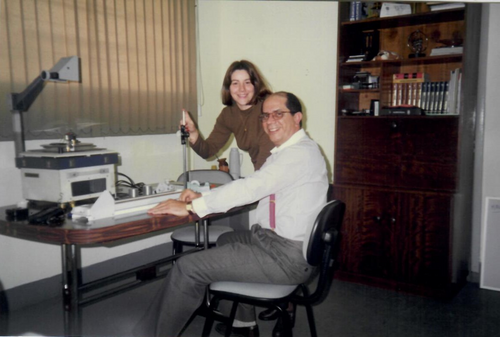 A origem: A história do CIDEPE iniciou com os amigos Luiz Antonio Macedo Ramos e Nádia Dal Fré, que foram colegas por quase 20 anos em uma outra empresa. Eles resolveram acreditar em seus sonhos e montar uma empresa que fabricasse instrumentos educacionais para as diversas fases do ensino. 